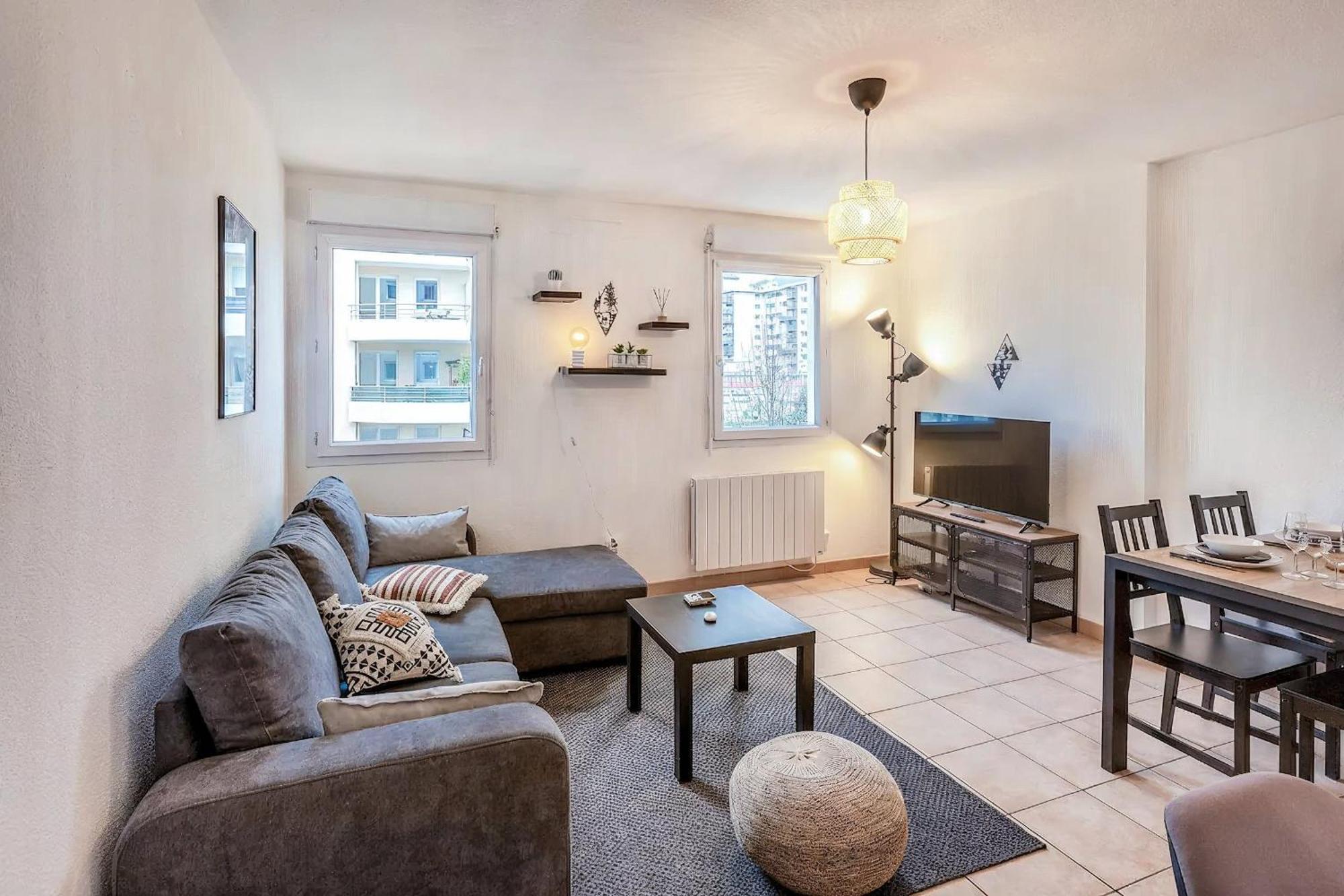 Superbe Appartement - Parking Gratuit - 4 Personnes Chambéry Zewnętrze zdjęcie