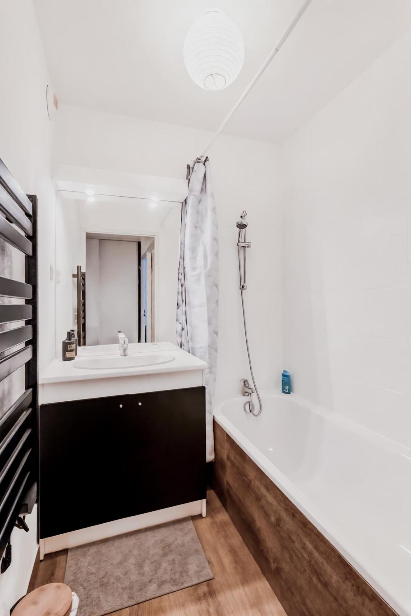 Superbe Appartement - Parking Gratuit - 4 Personnes Chambéry Zewnętrze zdjęcie